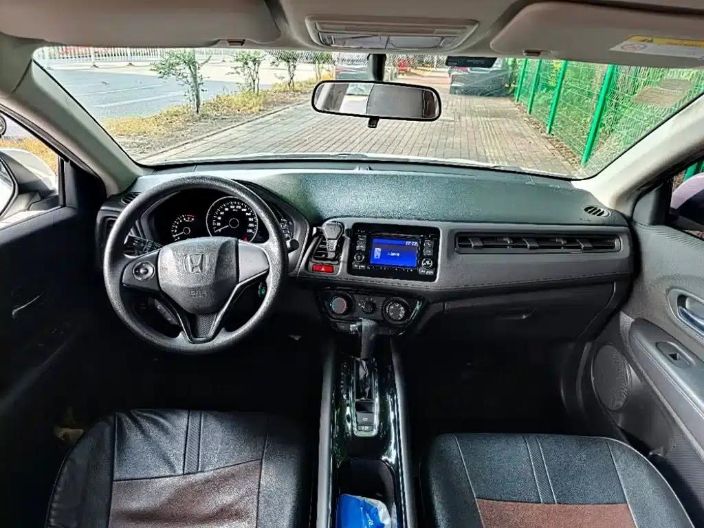 Vezel 2017 1.5L CVT 2WD Comfort Model — миниатюра 4