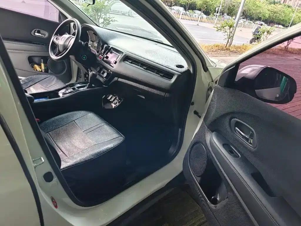 Vezel 2017 1.5L CVT 2WD Comfort Model — миниатюра 8