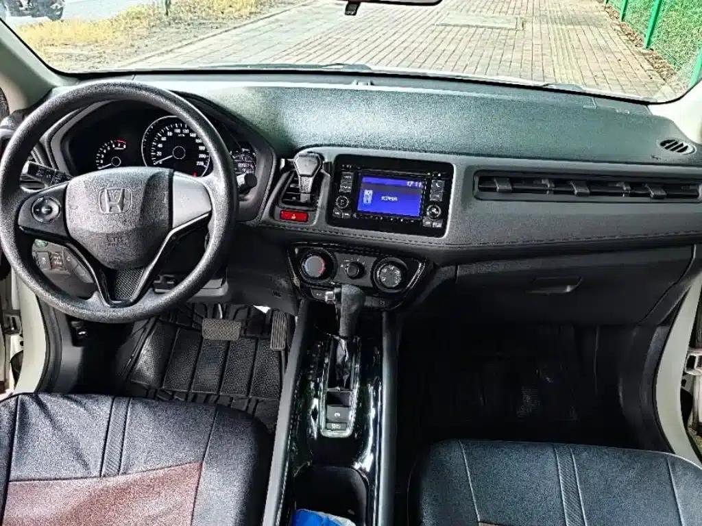 Vezel 2017 1.5L CVT 2WD Comfort Model — миниатюра 9