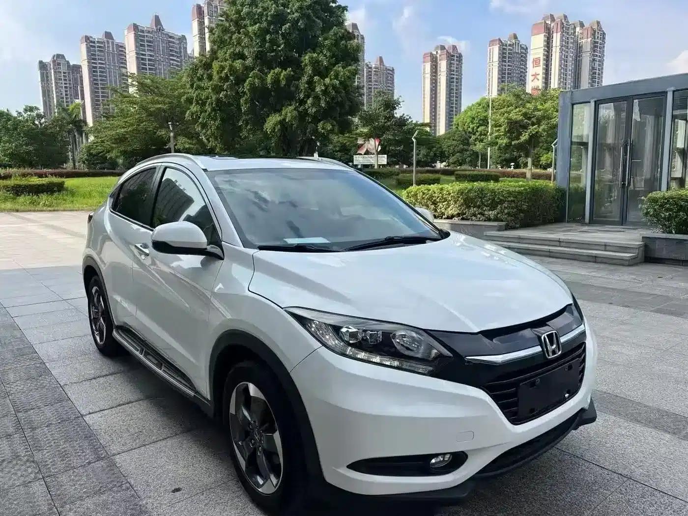Vezel 2015 1.8L CVT 2WD Luxury — миниатюра 2