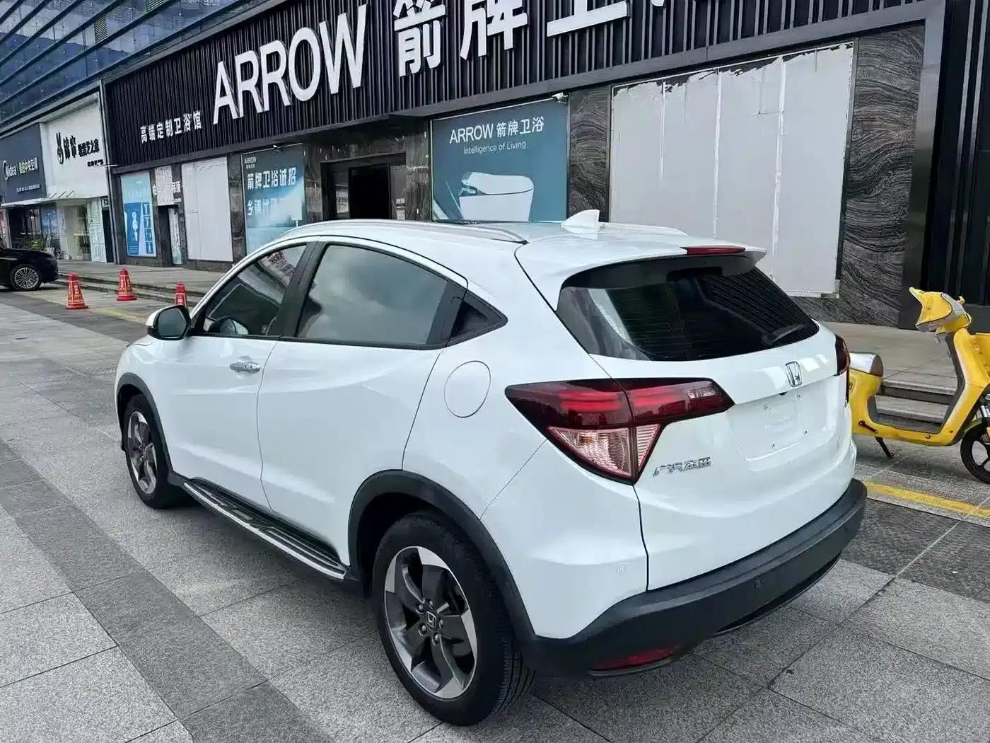 Vezel 2015 1.8L CVT 2WD Luxury — миниатюра 4