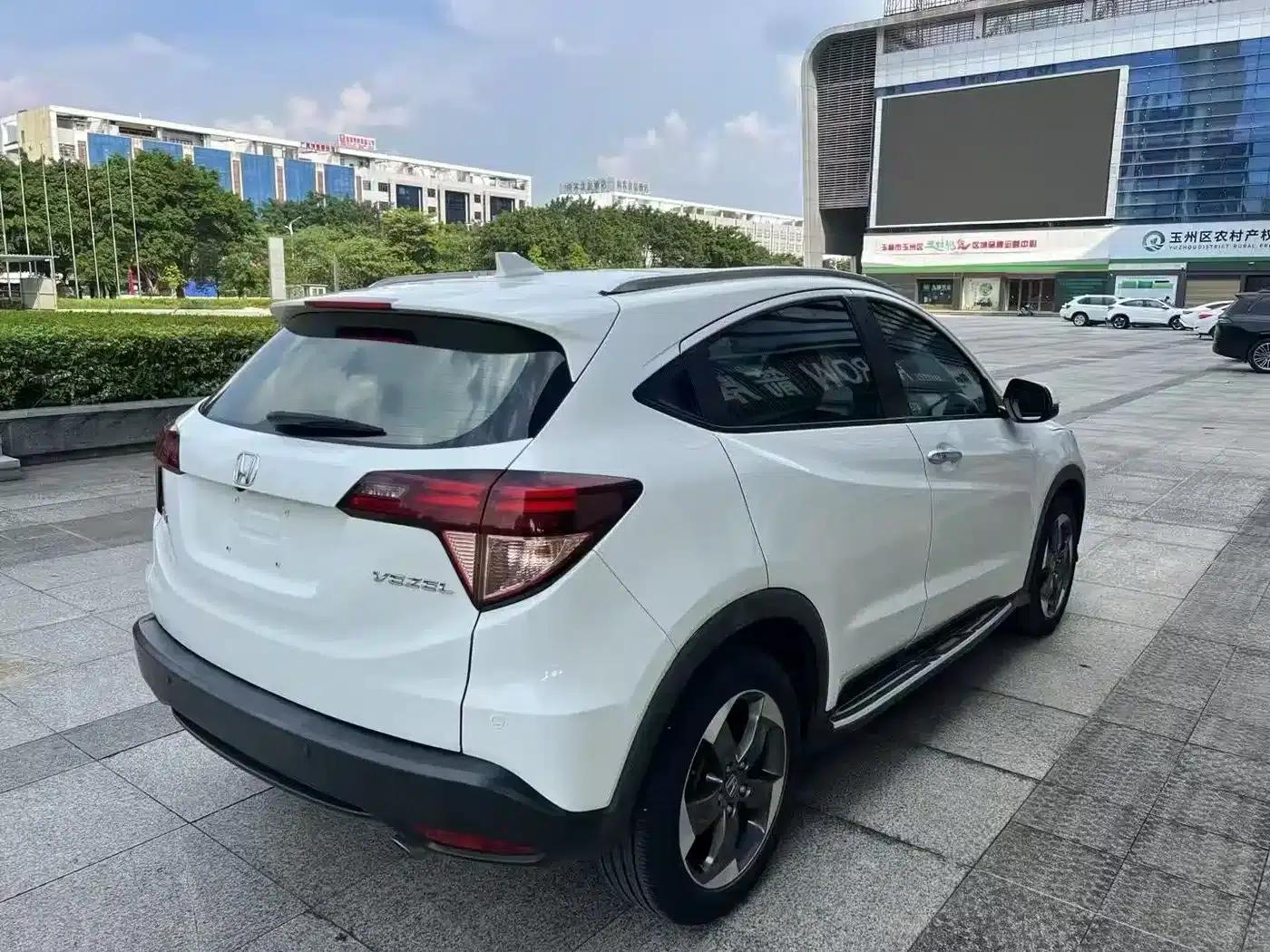 Vezel 2015 1.8L CVT 2WD Luxury — миниатюра 6