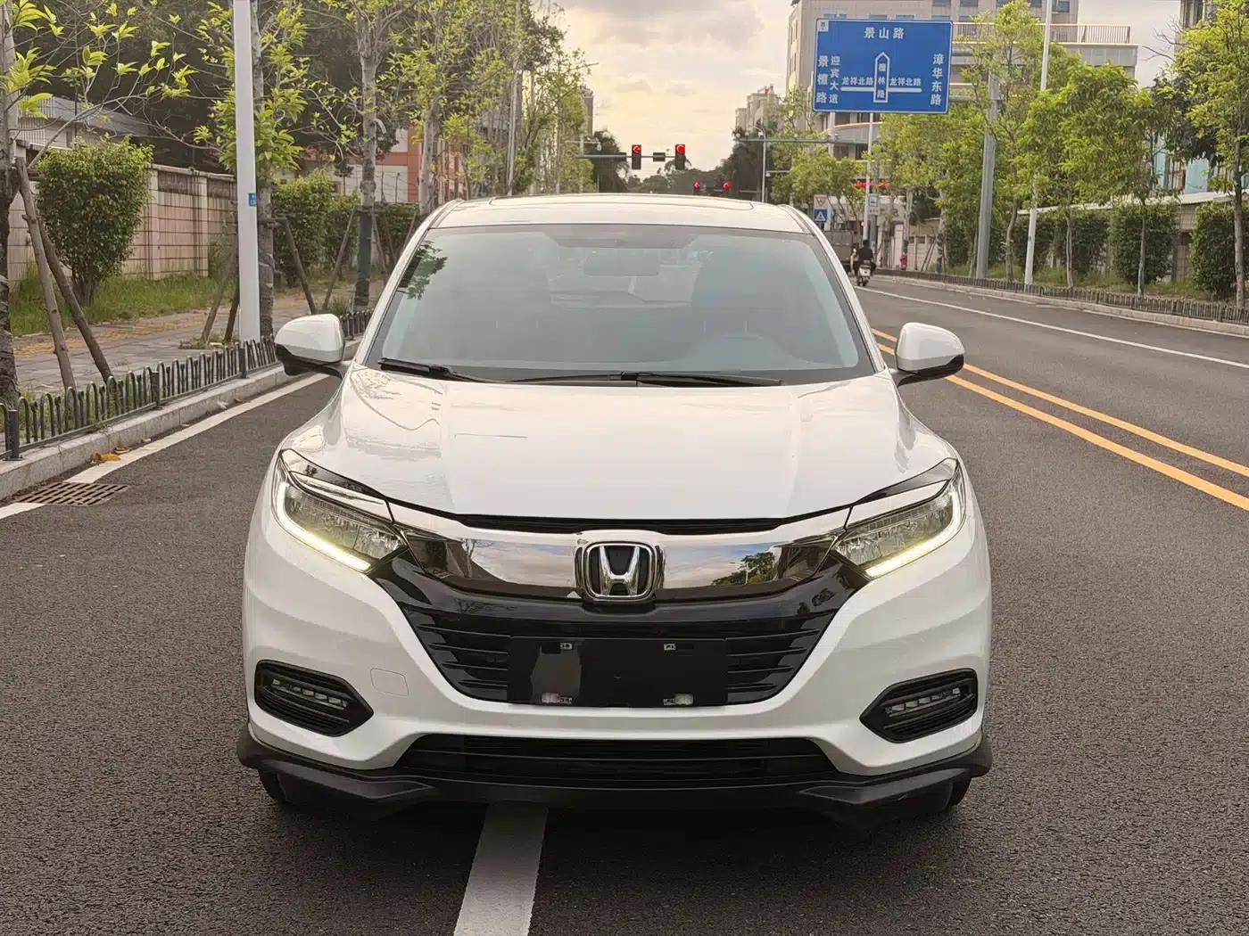 Vezel 2020 1.5L CVT Luxury Edition — миниатюра 2