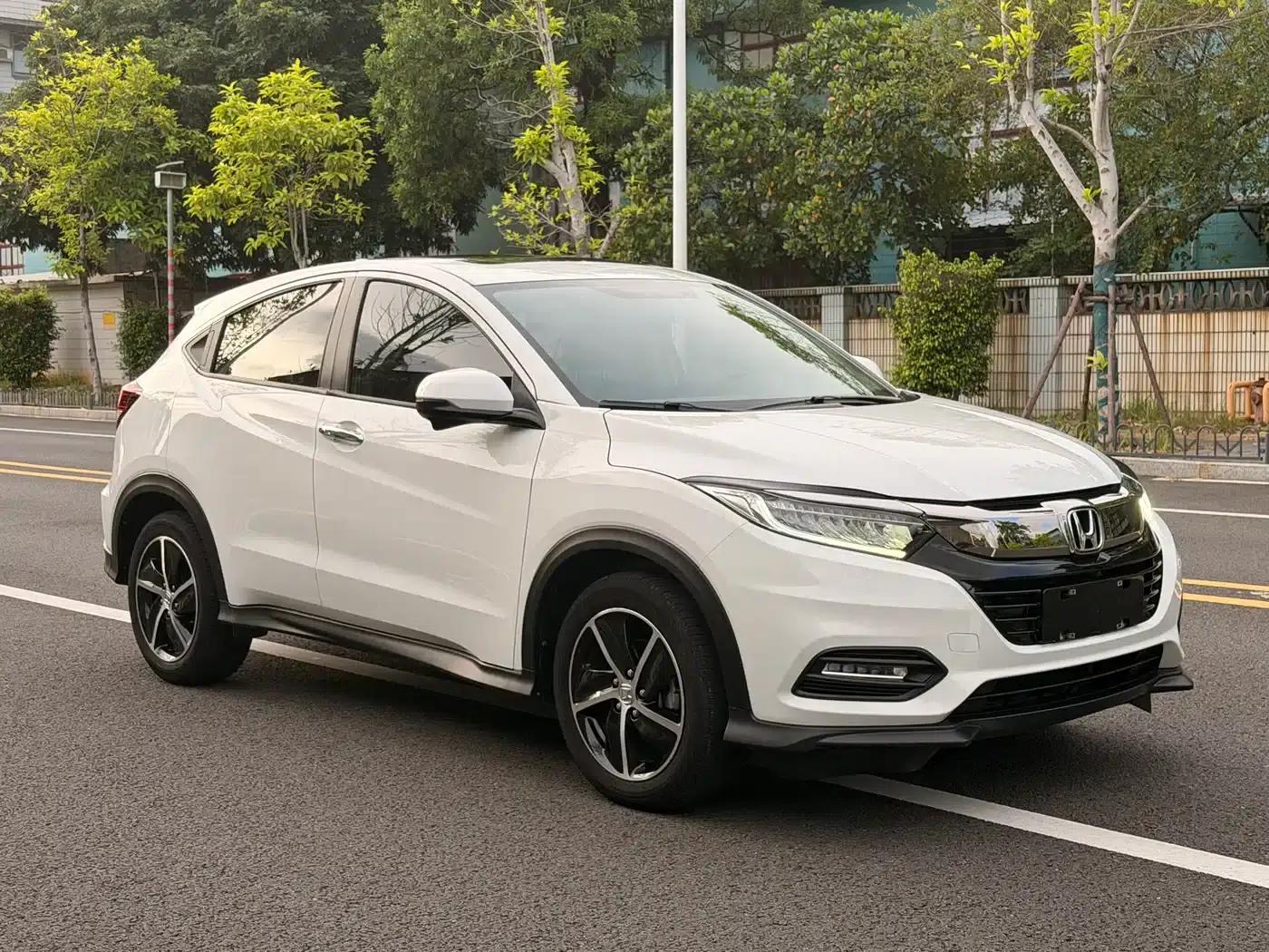 Vezel 2020 1.5L CVT Luxury Edition — миниатюра 3