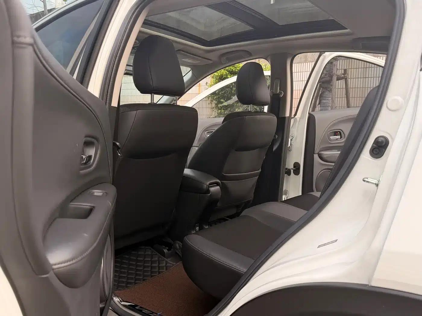 Vezel 2020 1.5L CVT Luxury Edition — миниатюра 6