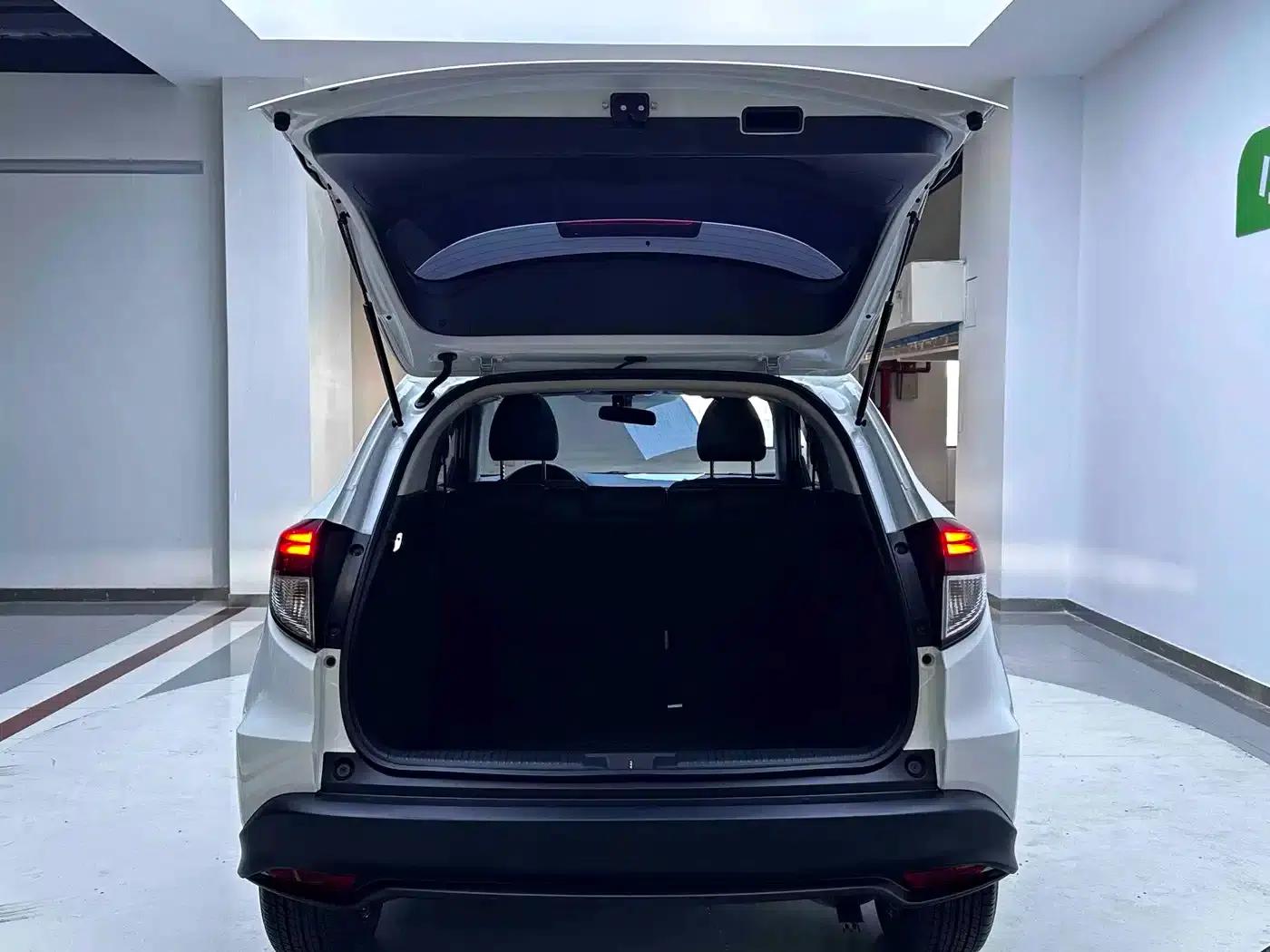 Vezel 2020 1.5L CVT Luxury Edition — миниатюра 19