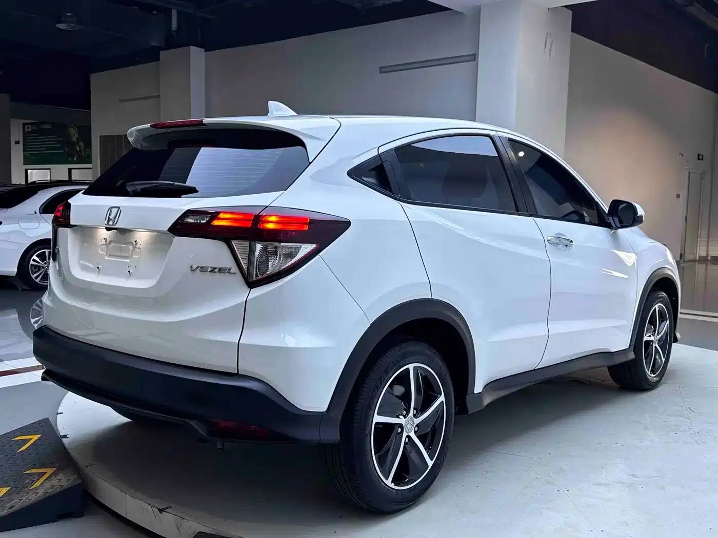 Vezel 2020 1.5L CVT Luxury Edition — миниатюра 6