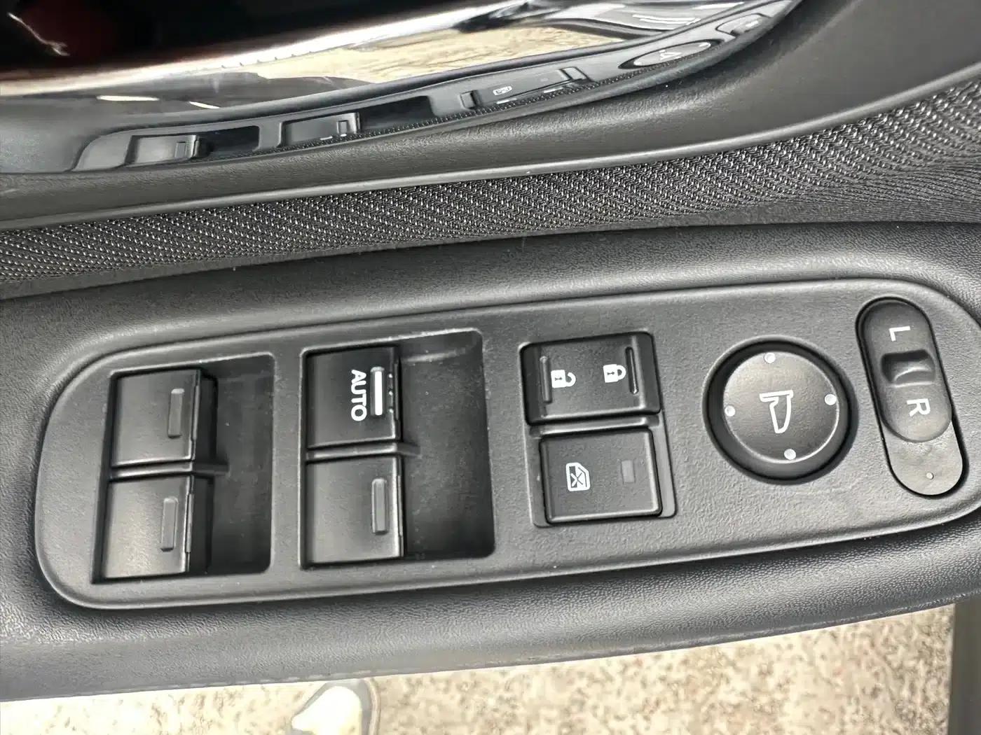 Vezel 2022 1.5L CVT Phantom Night Pioneer Edition — миниатюра 10
