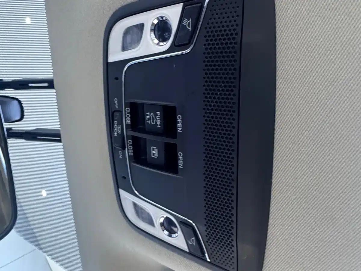Vezel 2022 1.5L CVT Phantom Night Pioneer Edition — миниатюра 13