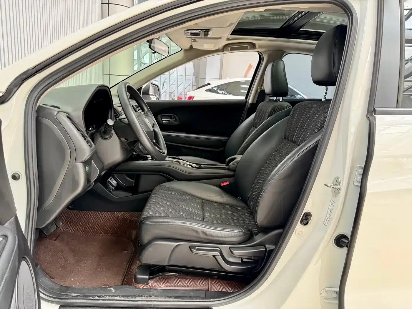Vezel 2017 1.8L CVT 2WD Pioneer Edition — миниатюра 22