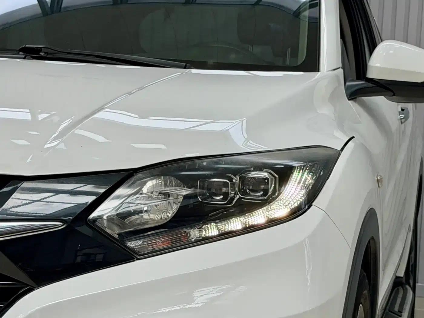Vezel 2017 1.8L CVT 2WD Pioneer Edition — миниатюра 4