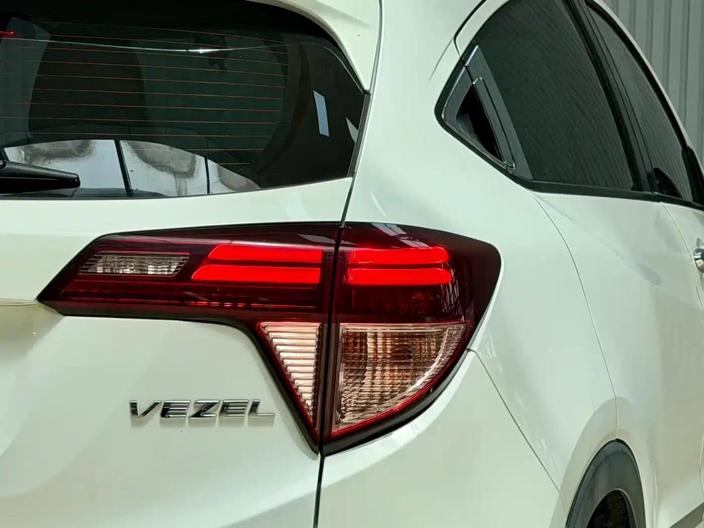 Vezel 2017 1.8L CVT 2WD Pioneer Edition — миниатюра 10
