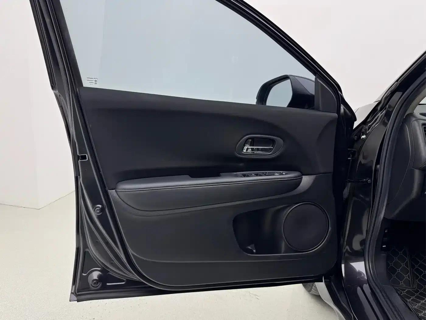 Vezel 2017 1.8L CVT 2WD Pioneer Edition — миниатюра 11