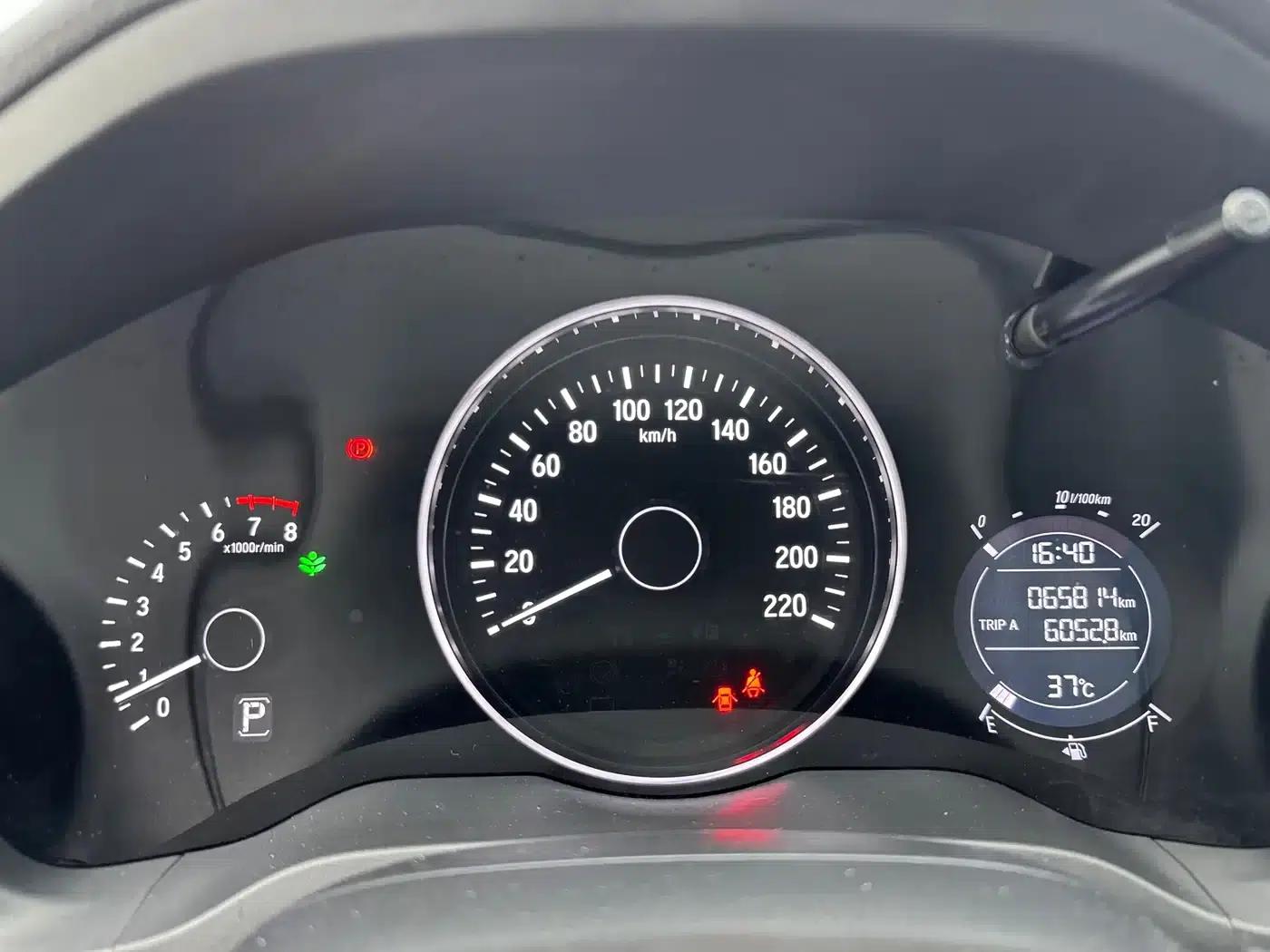 Vezel 2017 1.8L CVT 2WD Pioneer Edition — миниатюра 17