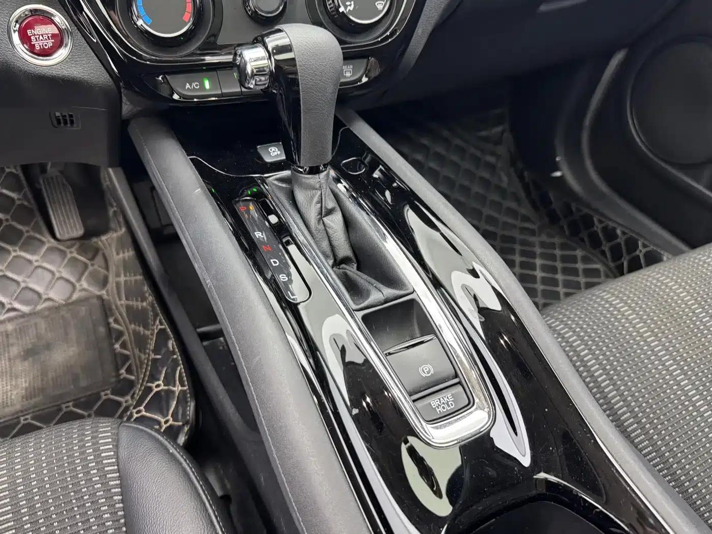 Vezel 2017 1.8L CVT 2WD Pioneer Edition — миниатюра 13