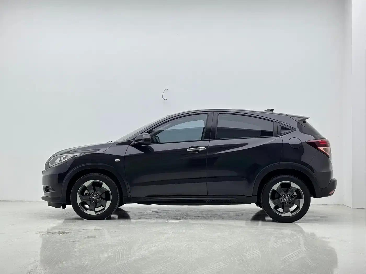 Vezel 2017 1.8L CVT 2WD Pioneer Edition — миниатюра 4
