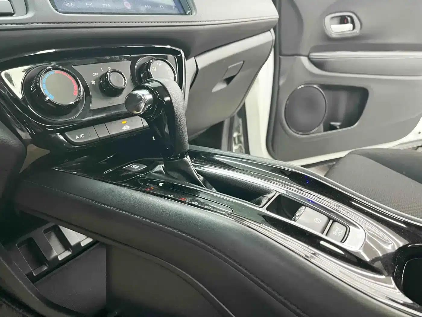 Vezel 2020 1.5L CVT Elite Edition — миниатюра 12
