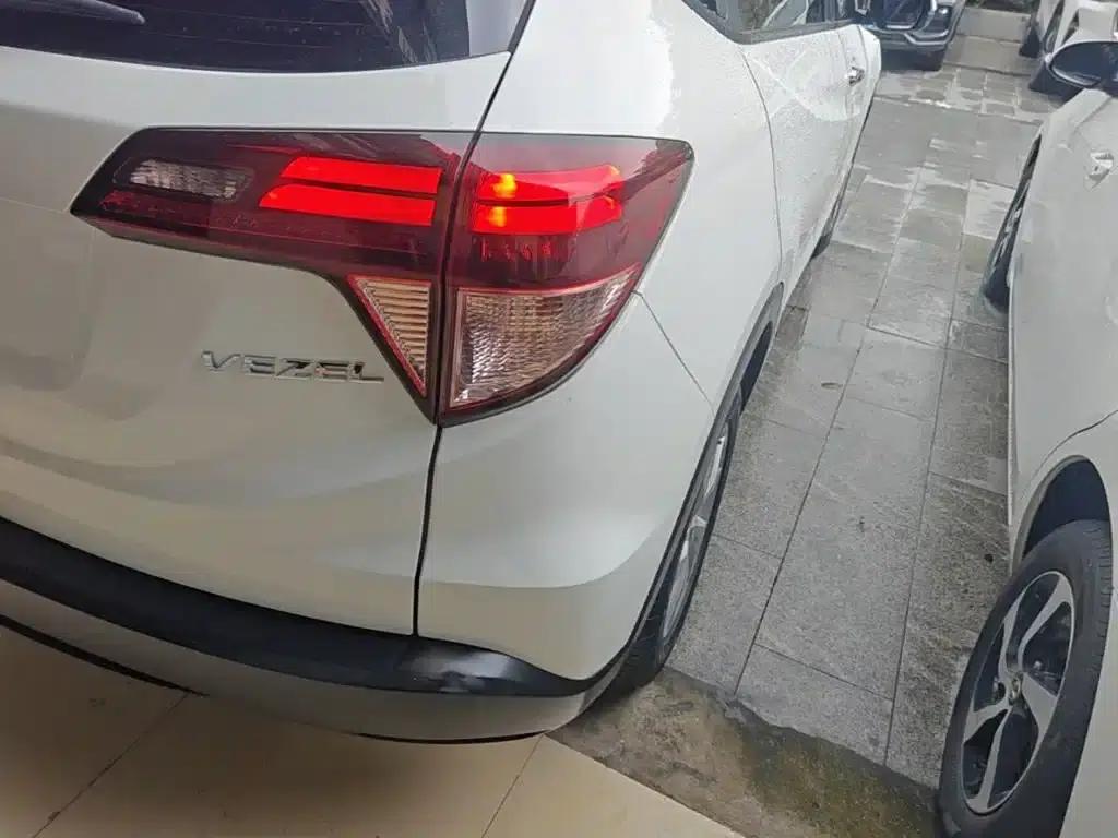 Vezel 2017 1.5L CVT 2WD Comfort Model — миниатюра 8