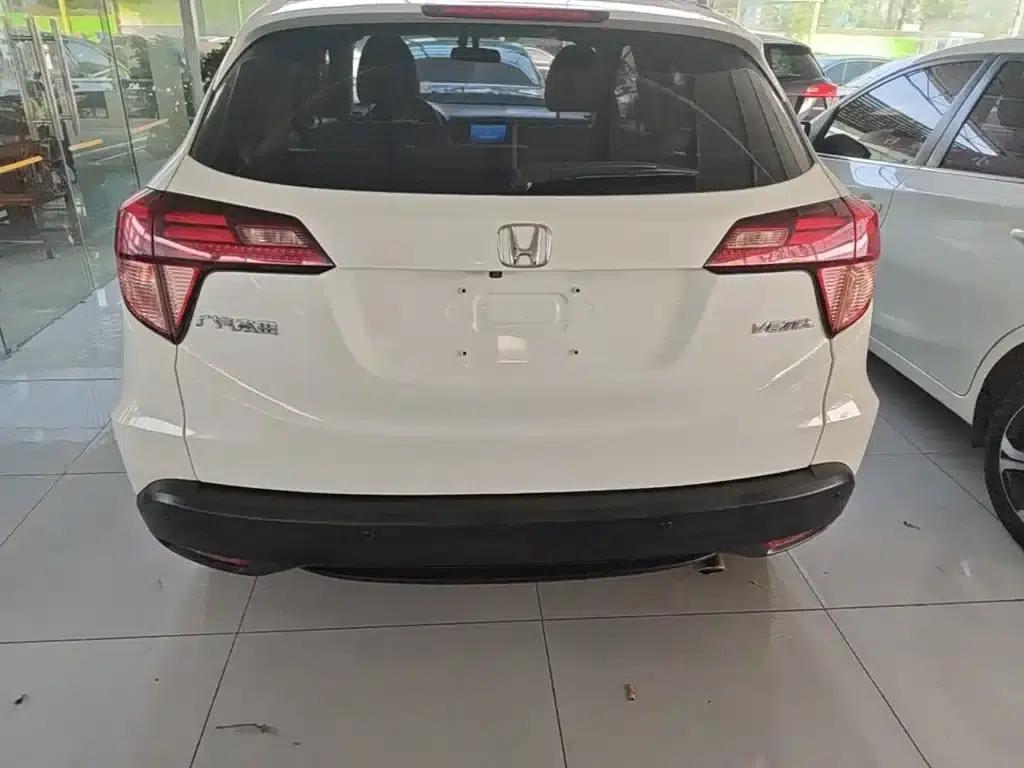 Vezel 2017 1.8L CVT 2WD Pioneer Edition — миниатюра 6