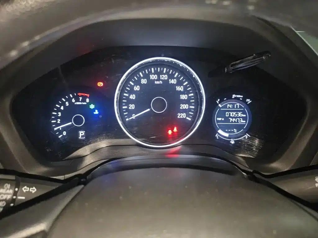 Vezel 2017 1.5L CVT 2WD Comfort Model — миниатюра 12