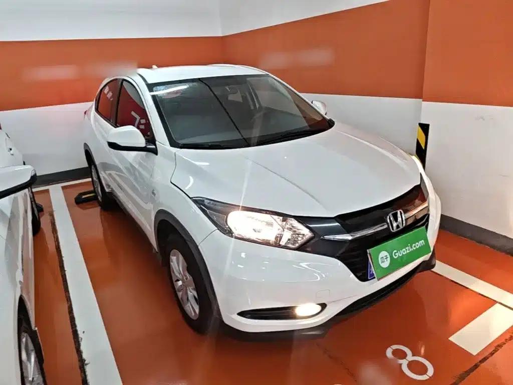 Vezel 2017 1.5L CVT 2WD Comfort Model — миниатюра 4