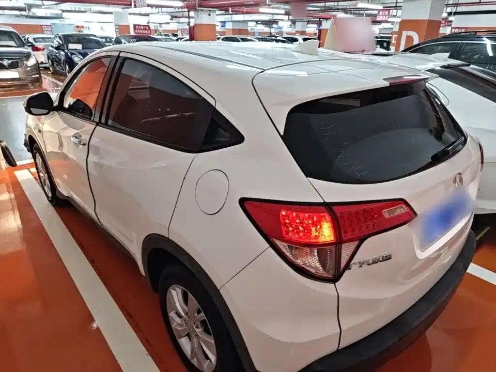 Vezel 2017 1.5L CVT 2WD Comfort Model — миниатюра 5