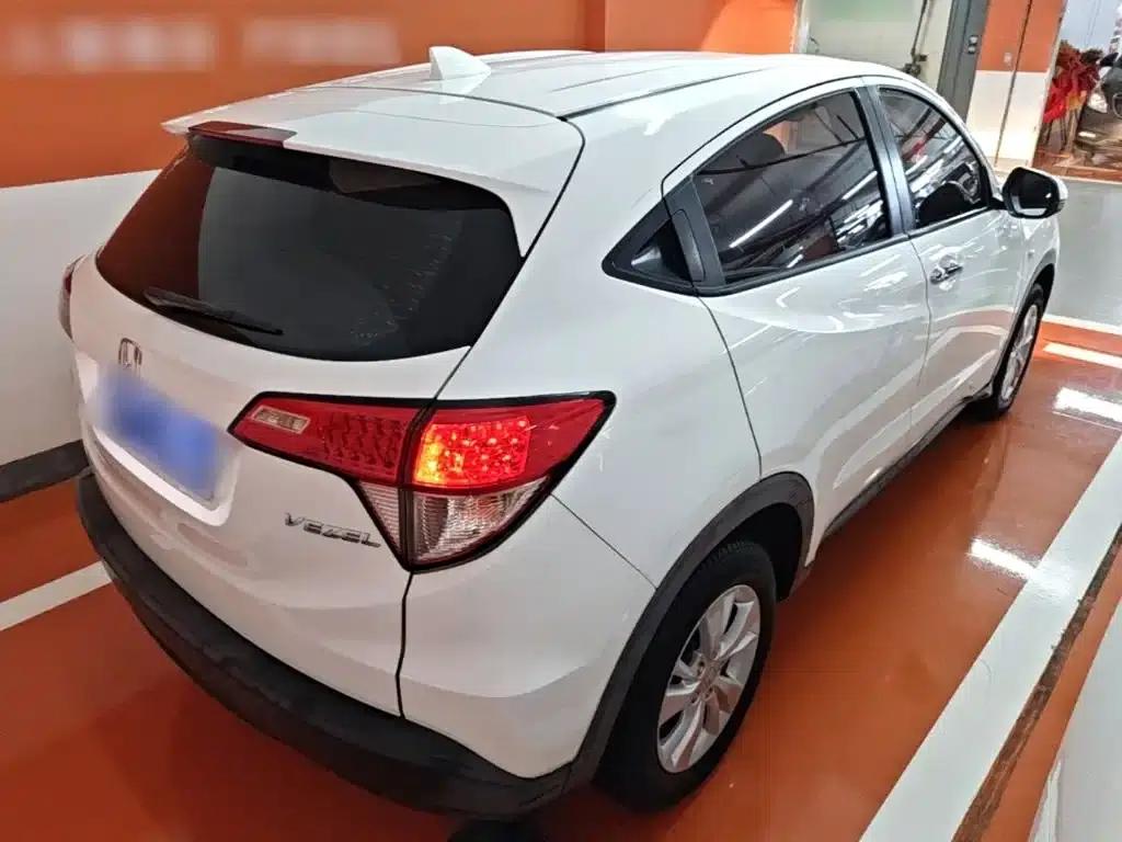 Vezel 2017 1.5L CVT 2WD Comfort Model — миниатюра 7