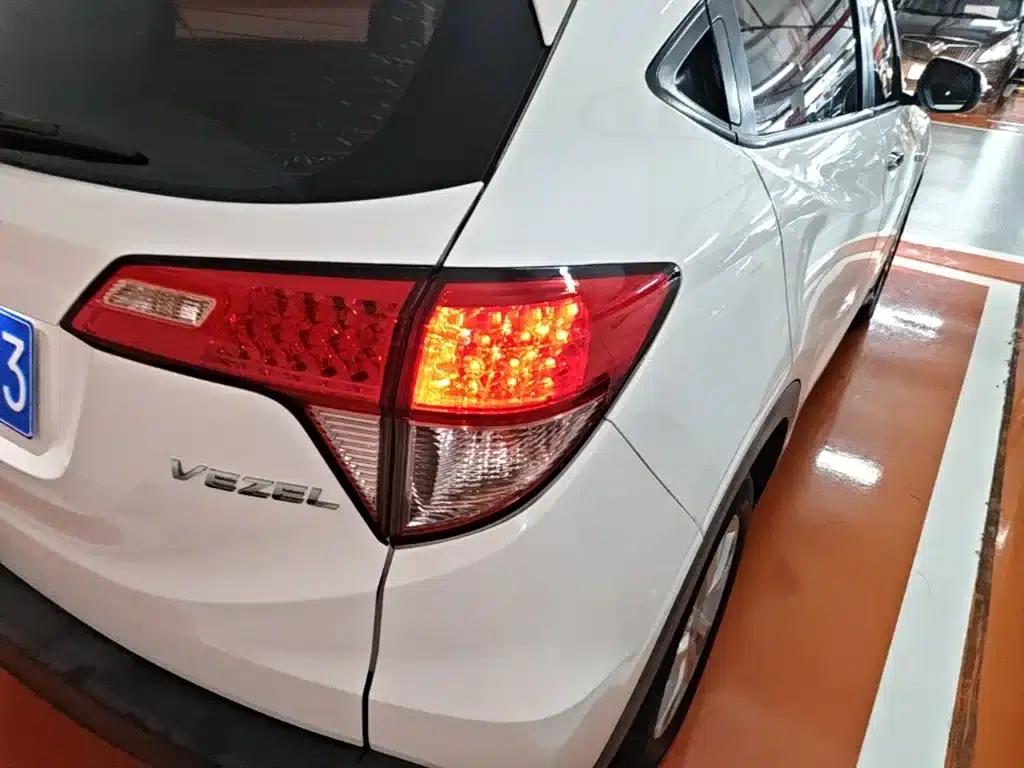 Vezel 2017 1.5L CVT 2WD Comfort Model — миниатюра 8