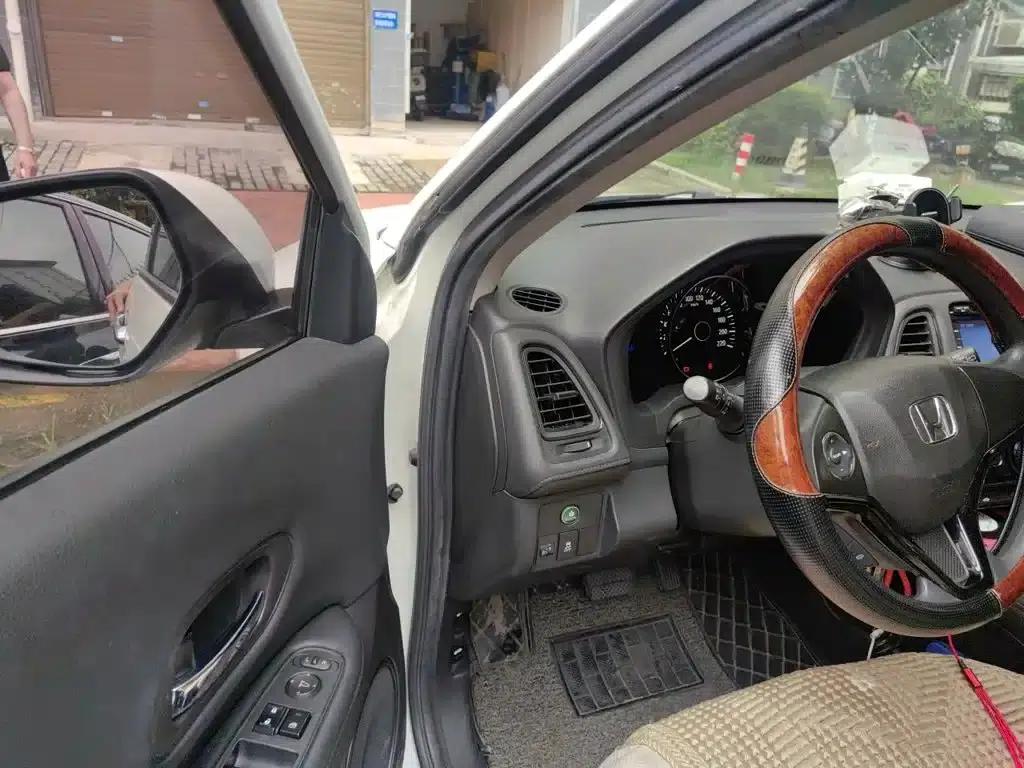 Vezel 2015 1.5L CVT 2WD Comfort Model — миниатюра 14
