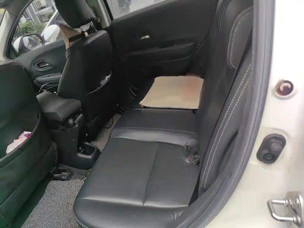 Vezel 2015 1.5L CVT 2WD Comfort Model — миниатюра 15