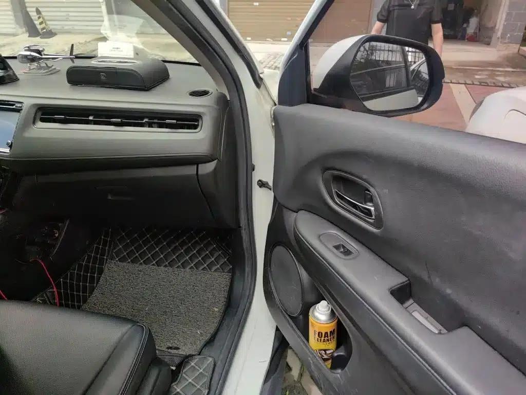 Vezel 2015 1.5L CVT 2WD Comfort Model — миниатюра 20