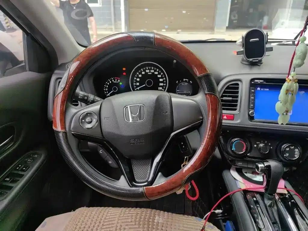 Vezel 2015 1.5L CVT 2WD Comfort Model — миниатюра 3