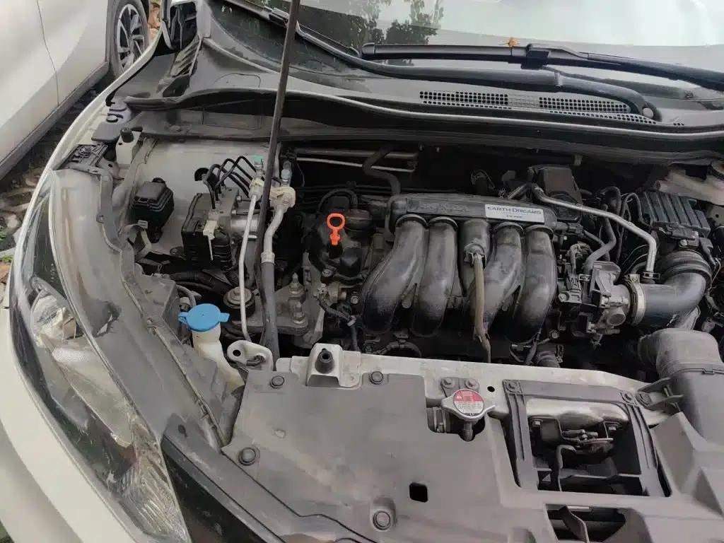 Vezel 2015 1.5L CVT 2WD Comfort Model — миниатюра 21
