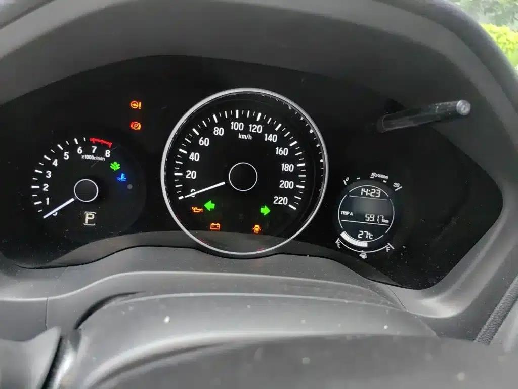 Vezel 2015 1.5L CVT 2WD Comfort Model — миниатюра 4