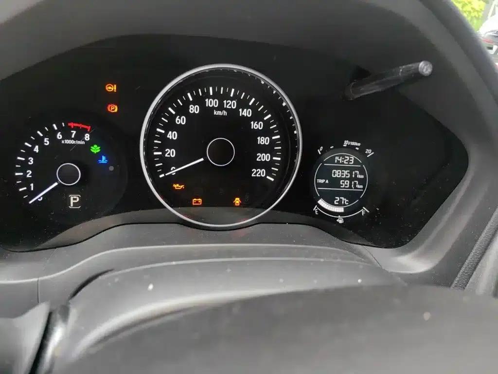 Vezel 2015 1.5L CVT 2WD Comfort Model — миниатюра 5