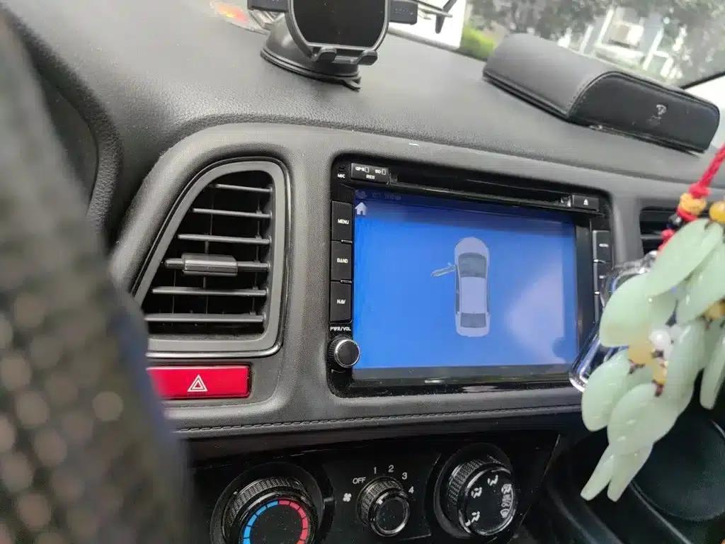 Vezel 2015 1.5L CVT 2WD Comfort Model — миниатюра 6