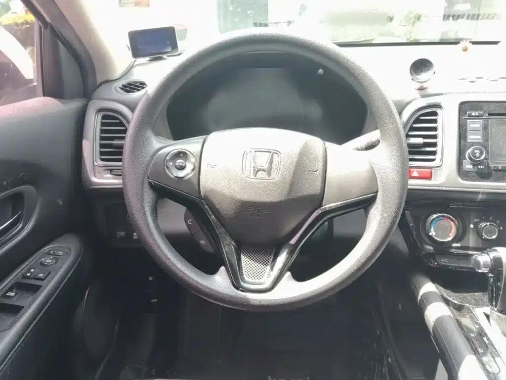 Vezel 2017 1.5L CVT 2WD Comfort Model — миниатюра 3