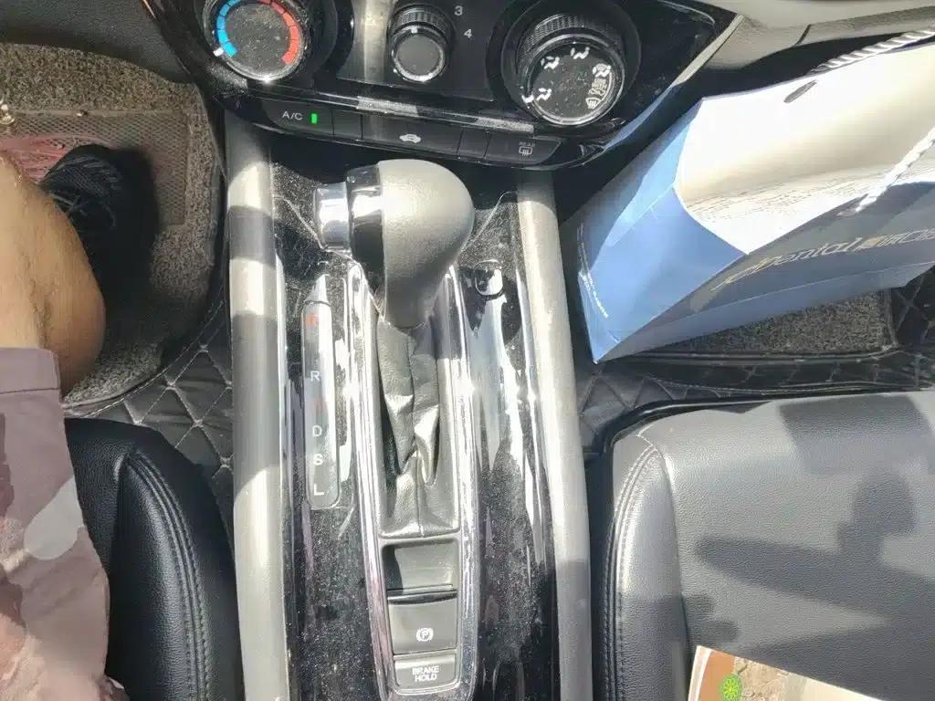 Vezel 2017 1.5L CVT 2WD Comfort Model — миниатюра 7