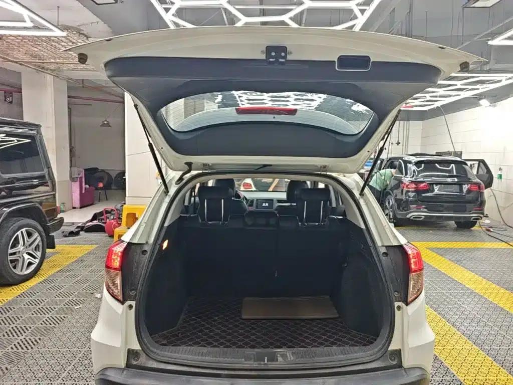 Vezel 2017 1.5L CVT 2WD Comfort Model — миниатюра 19