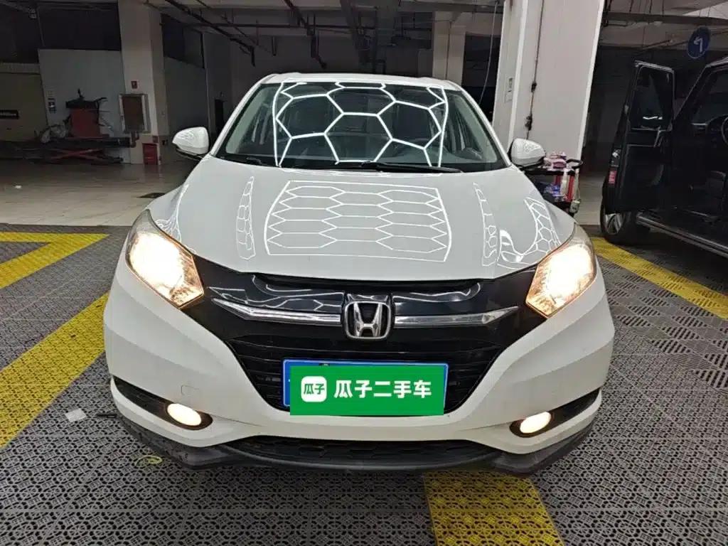 Vezel 2017 1.5L CVT 2WD Comfort Model — миниатюра 3