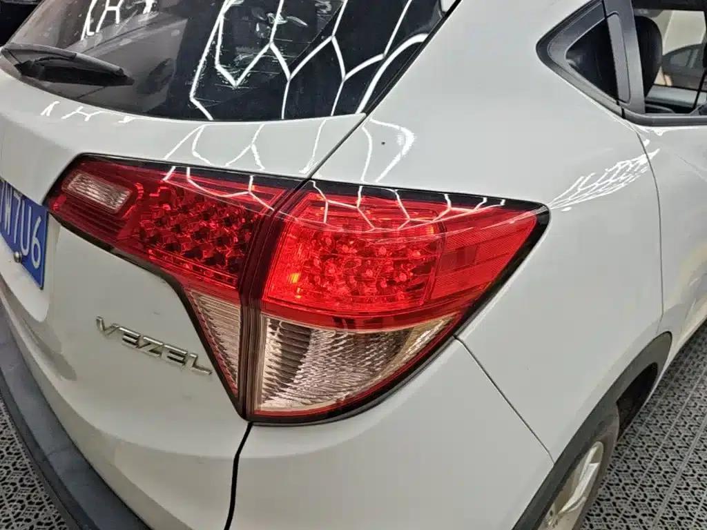 Vezel 2017 1.5L CVT 2WD Comfort Model — миниатюра 8