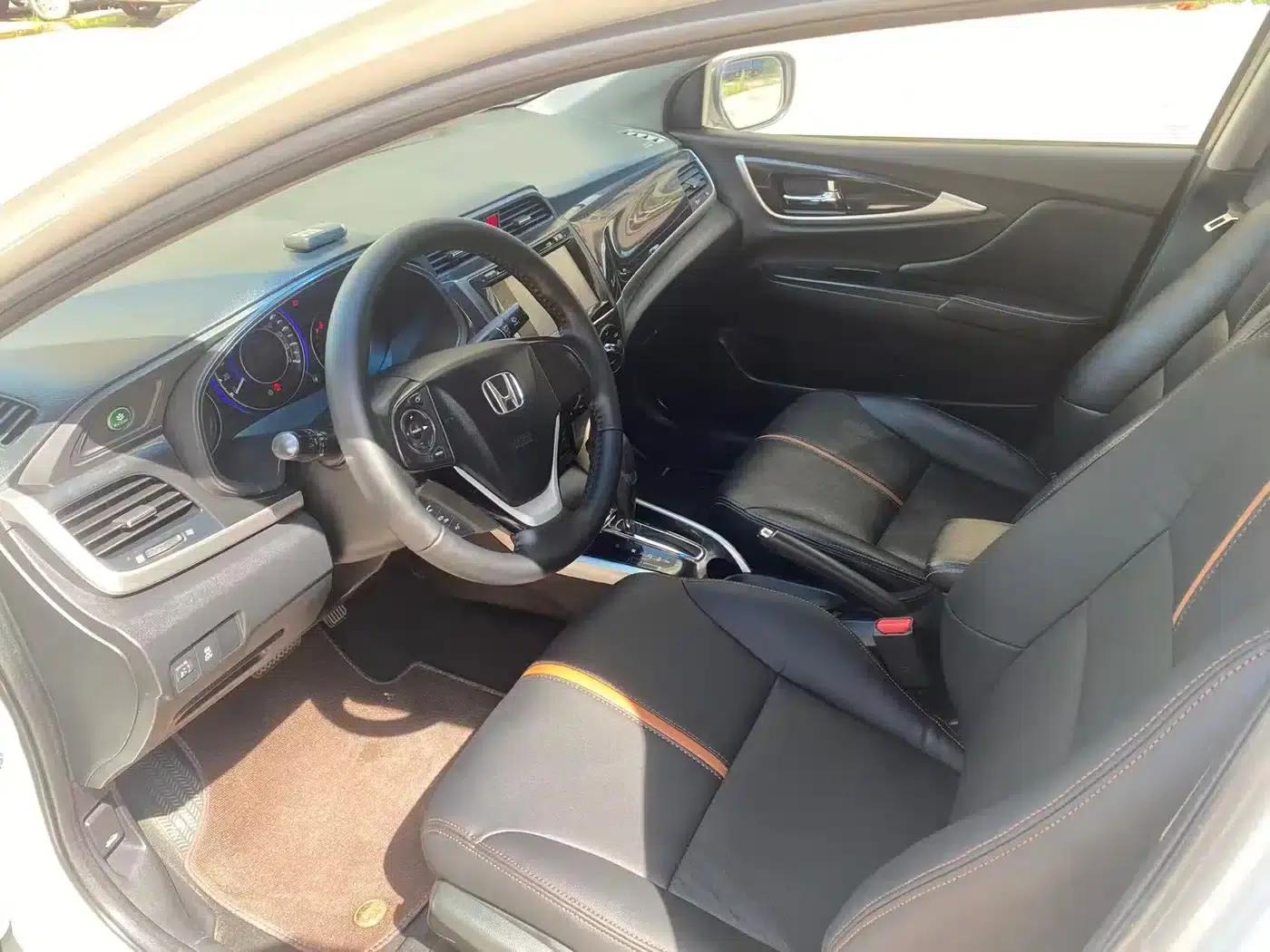 Honda Crider 2013 1.8L Automatic Deluxe Edition — миниатюра 8