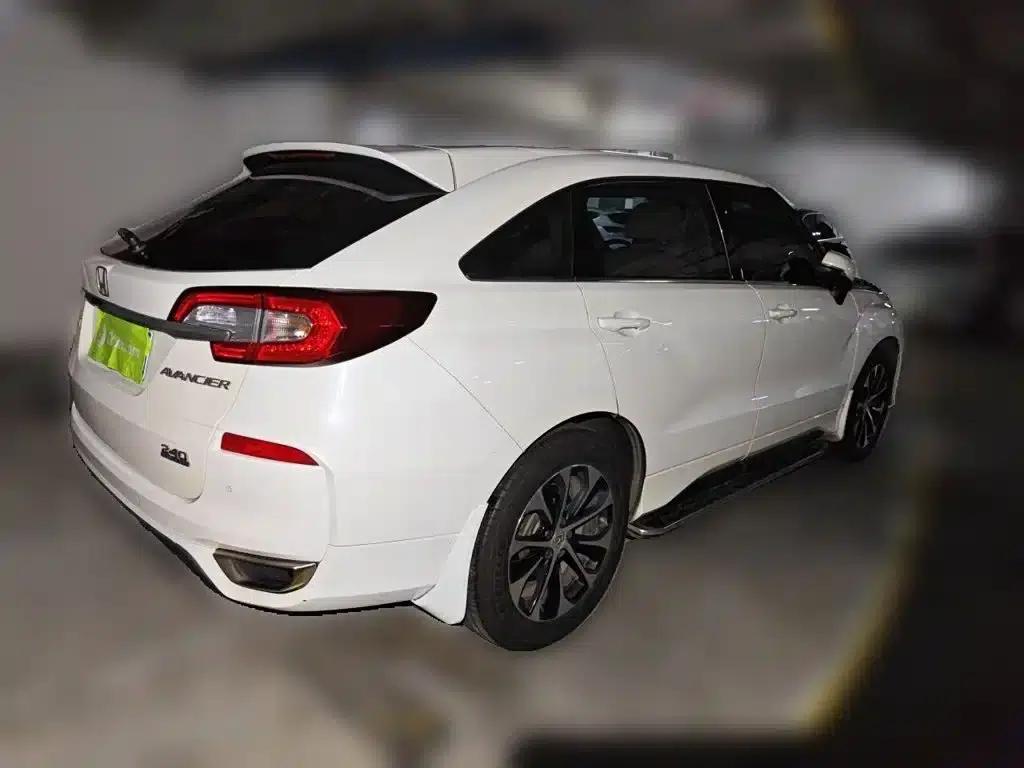 2017 Honda Avancier 240TURBO 2WD Premium Edition — миниатюра 4