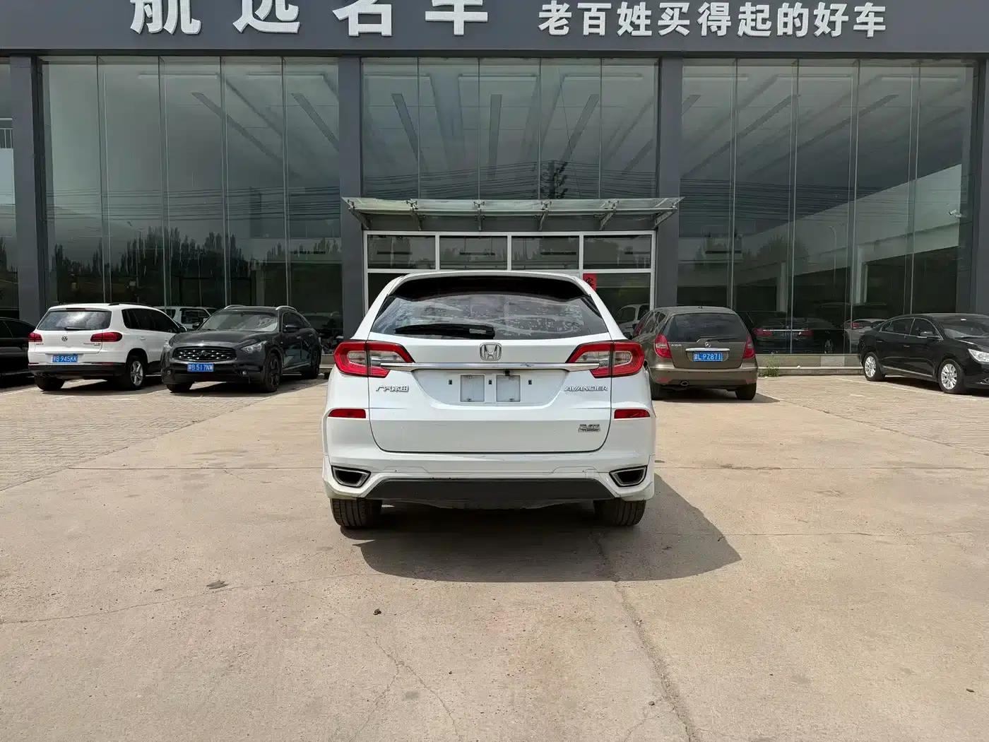 2017 Honda Avancier 240TURBO 2WD Elite Edition — миниатюра 8