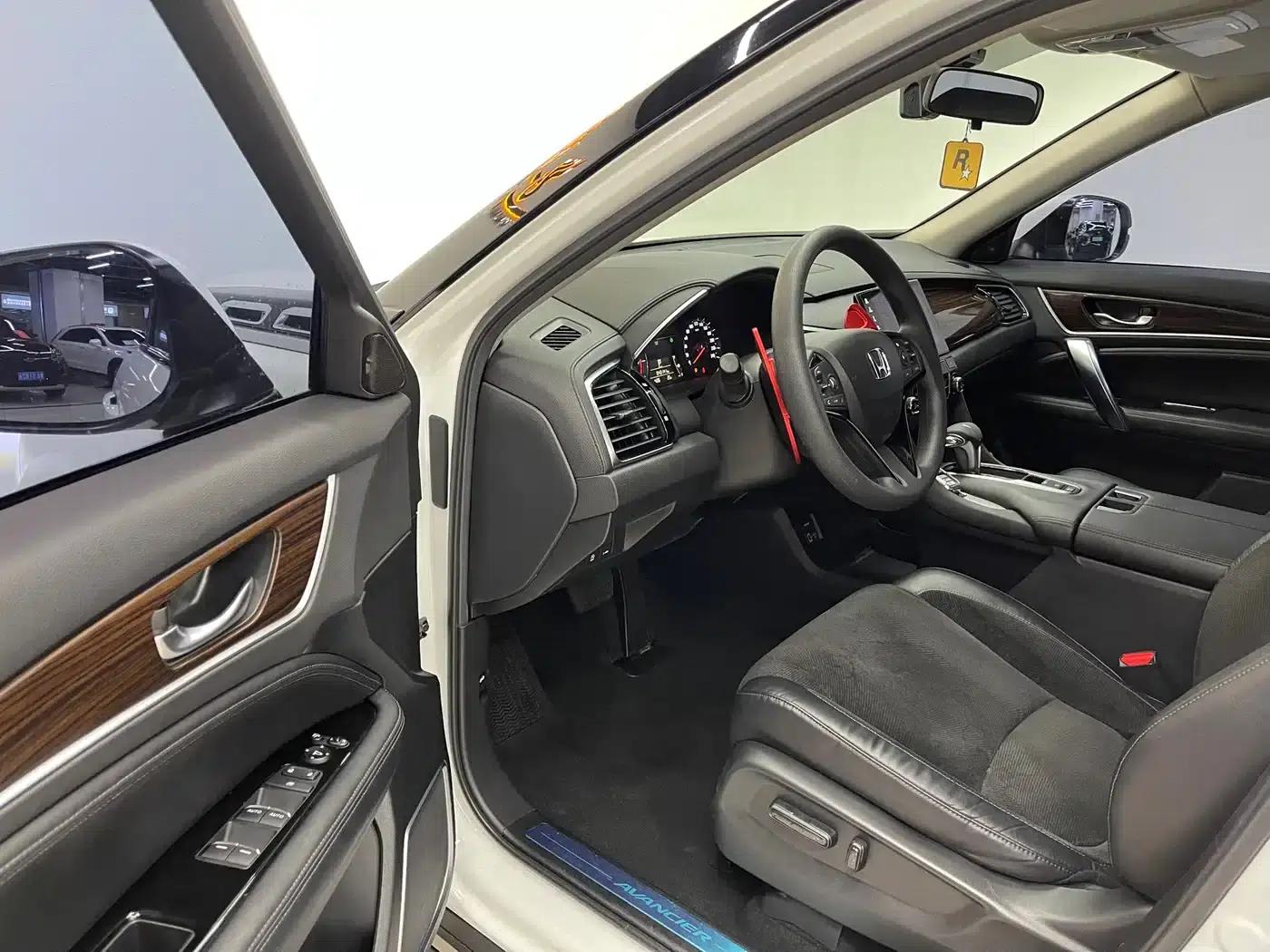 2017 Honda Avancier 240TURBO 2WD Elite Edition — миниатюра 15