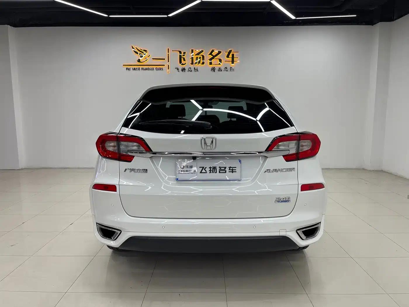 2017 Honda Avancier 240TURBO 2WD Elite Edition — миниатюра 17