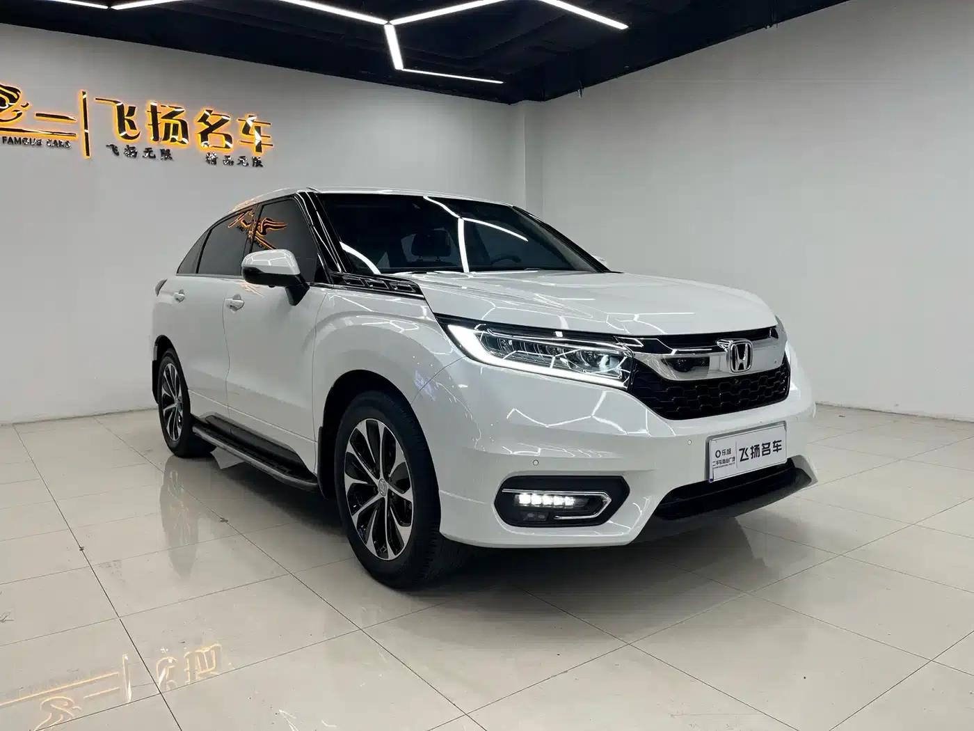 2017 Honda Avancier 240TURBO 2WD Elite Edition — миниатюра 3