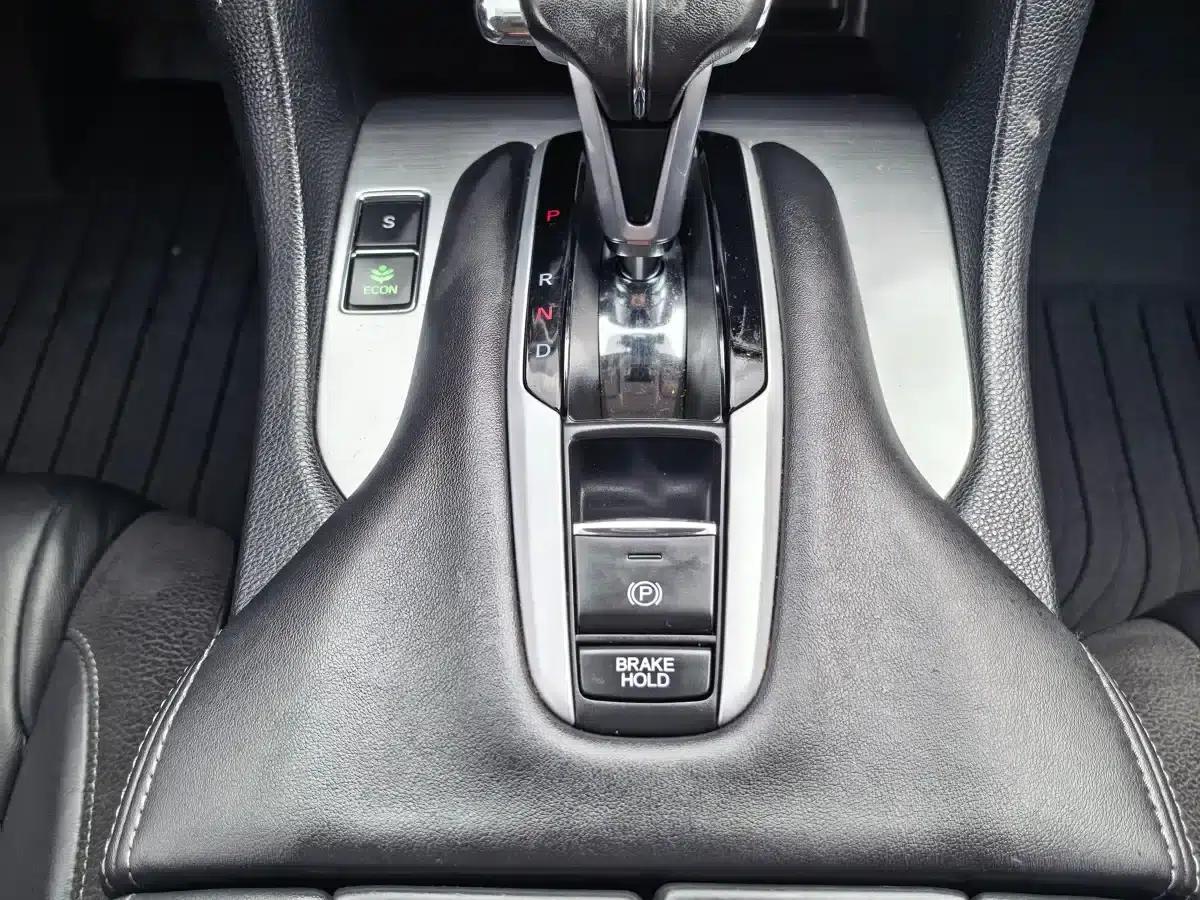 2017 Honda Avancier 240TURBO 2WD Premium Edition — миниатюра 12