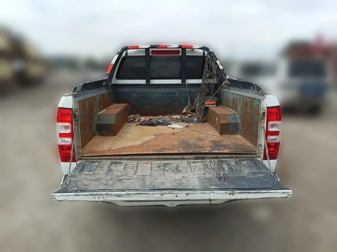 Isuzu JLM 2018 2.8T Classic Edition 4x4 Luxury Model with Extended Cargo Bed JE493ZLQ5F — миниатюра 19