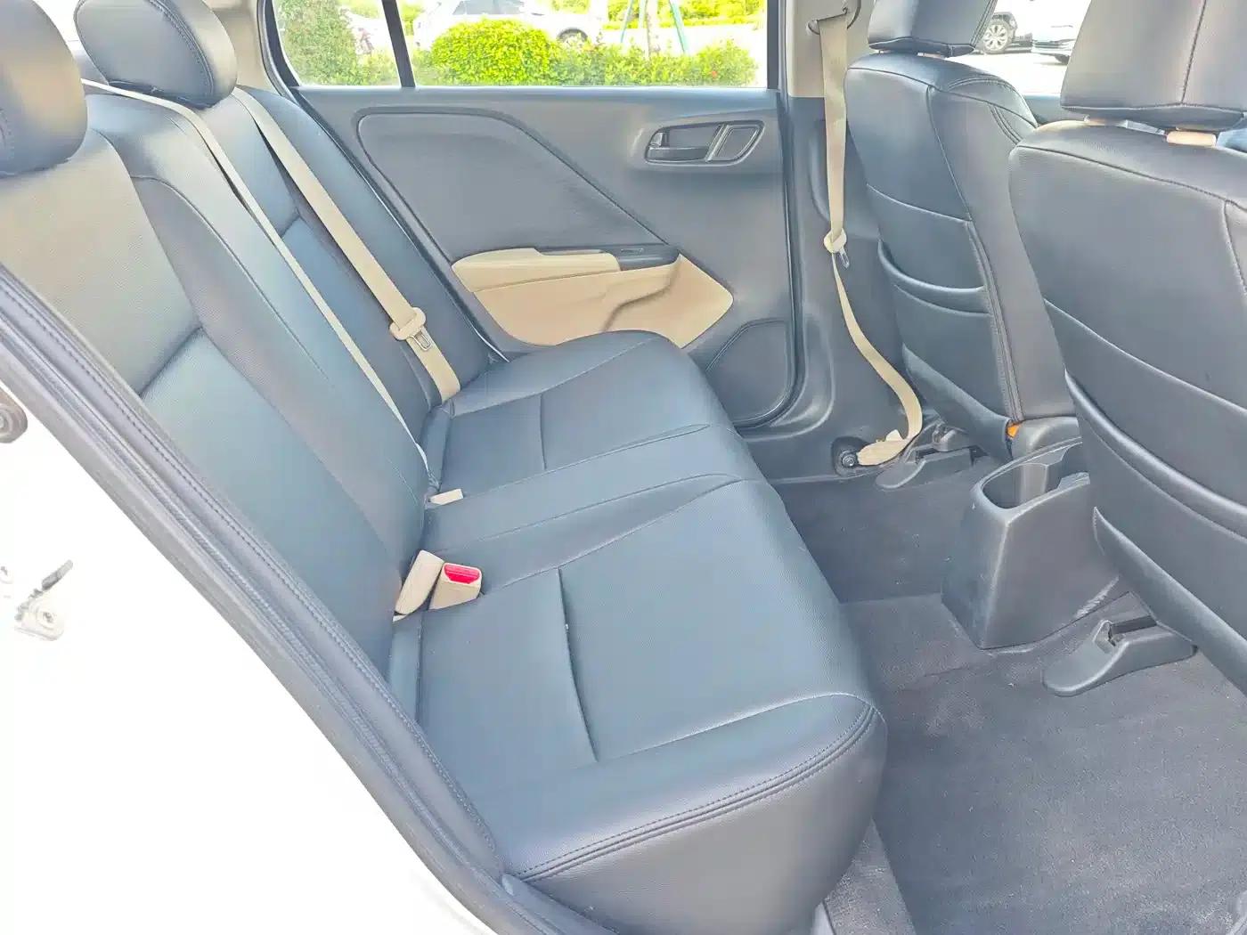 Honda City 2017 1.5L CVT Comfort Edition — миниатюра 13